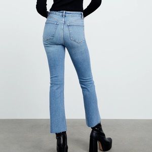 ‼️ Zara cropped flare jeans in medium wash ‼️